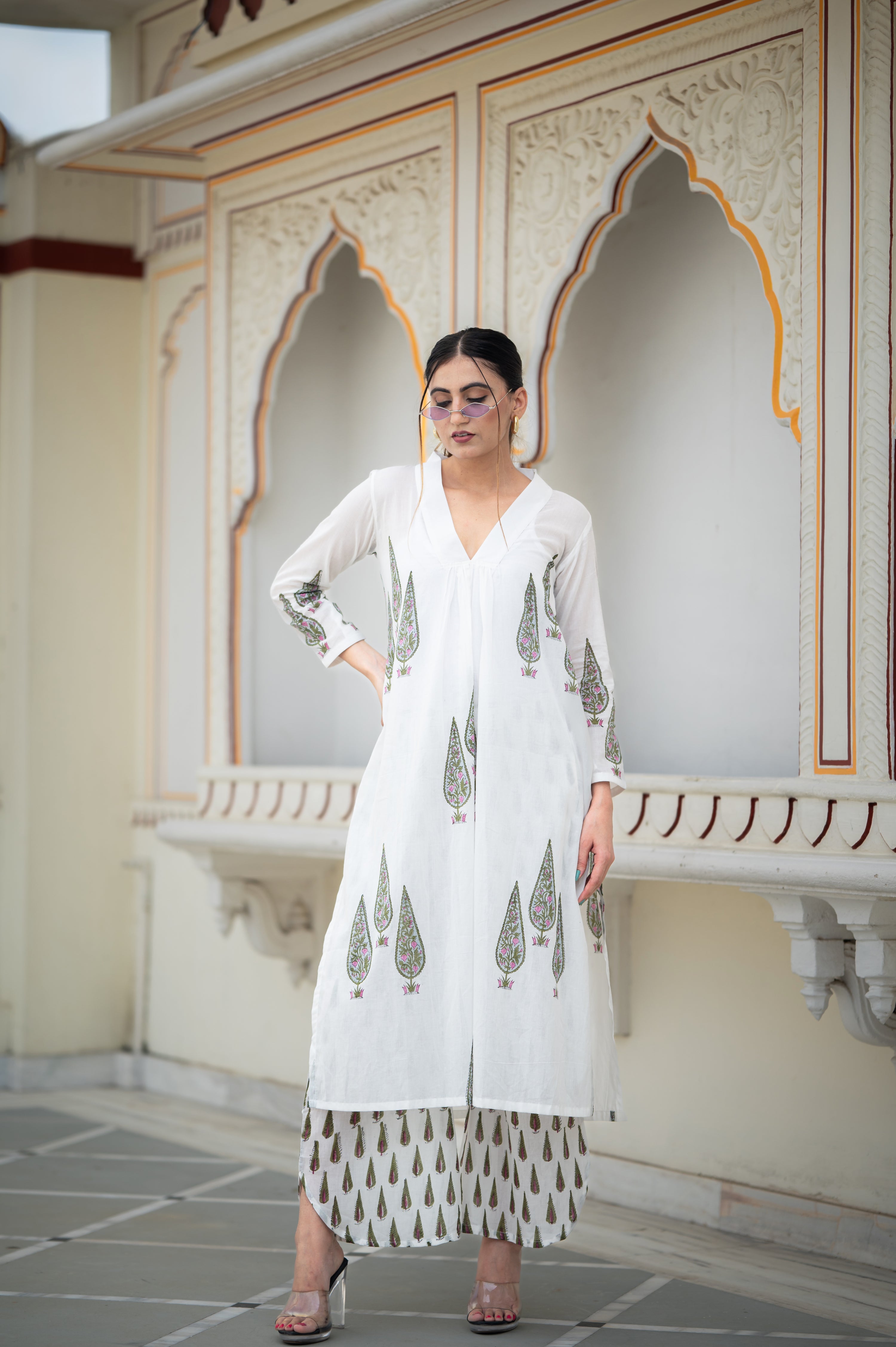 Dua Mughal Buta Kurta Set